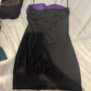 It’s a size small, bought in 2006,purple and black with an attached belt